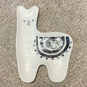 Llama accessories tray